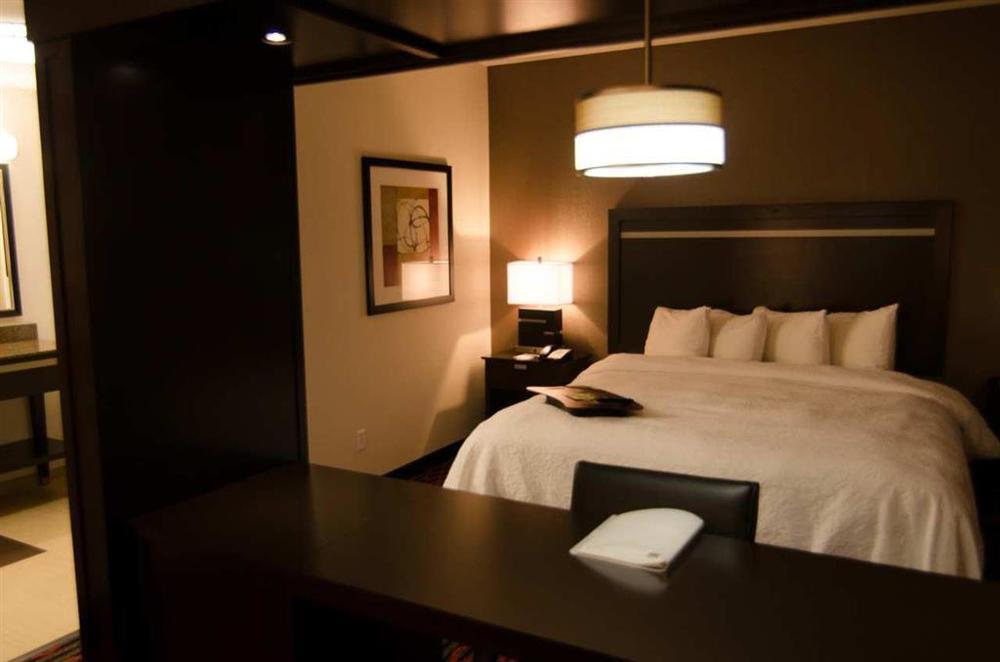 Hampton Inn & Suites Houston/League City Room photo